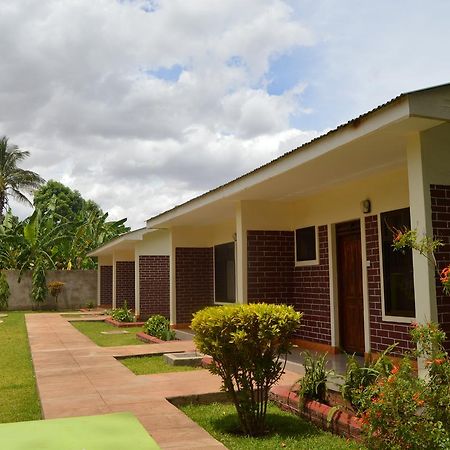 Twiga Lodge And Campsite Mto wa Mbu Exterior photo